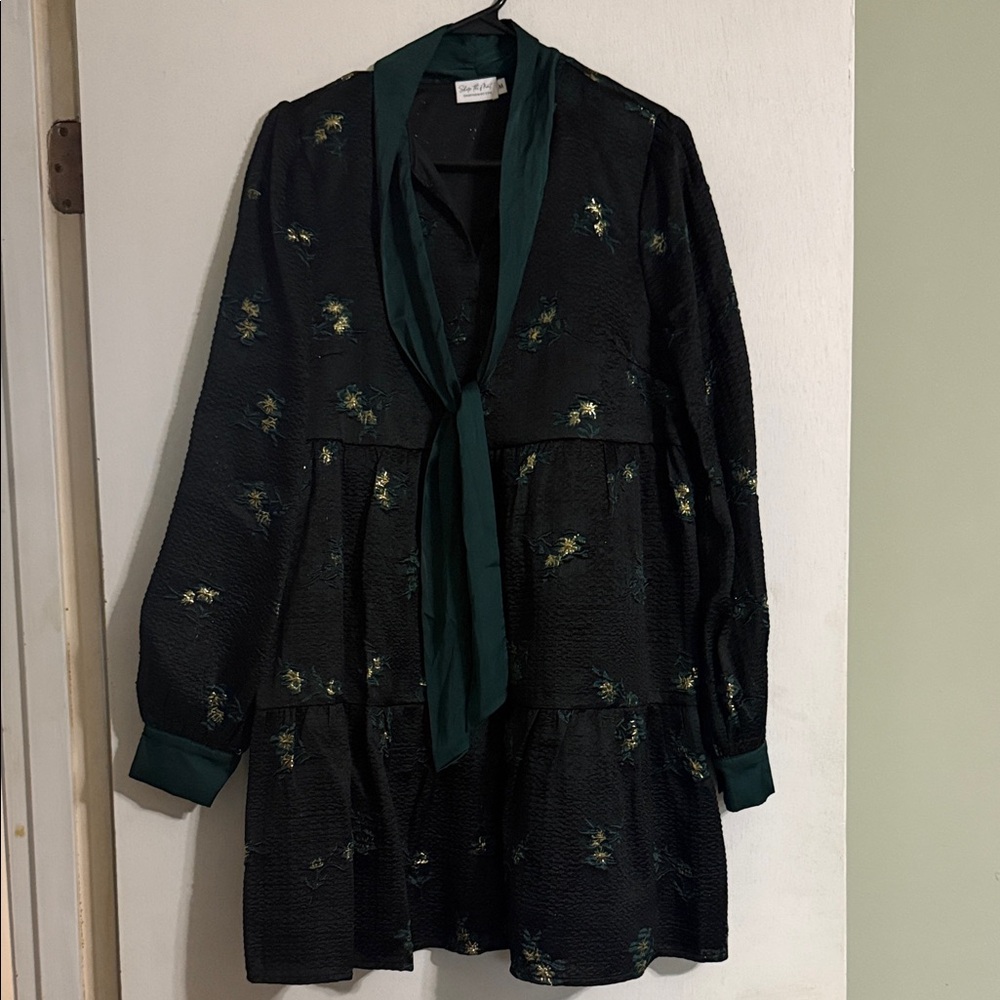 Elegant Black and Green Midi Dress